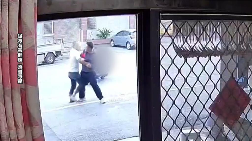 台東男光天化日持刀攔車搶手機　警圍捕制.住家搜出毒品