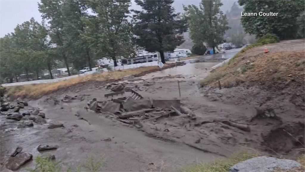 24小時狂下夏季10倍雨量　「希拉里」襲捲南加州　泥水淹沒民宅、道路