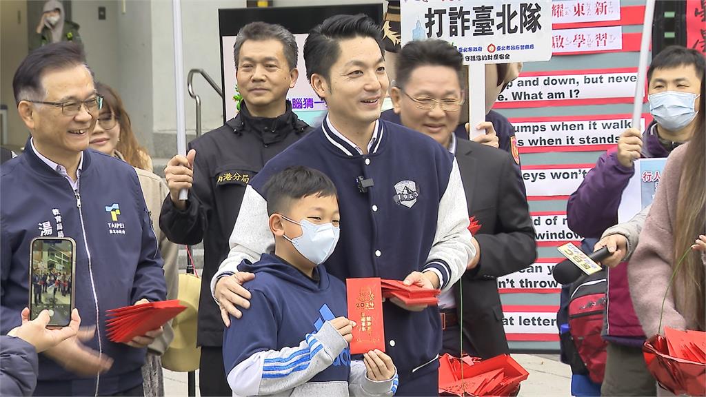 開學日爸媽最快樂!宣導書包減重 蔣萬安:三寶爸懂家長的苦!
