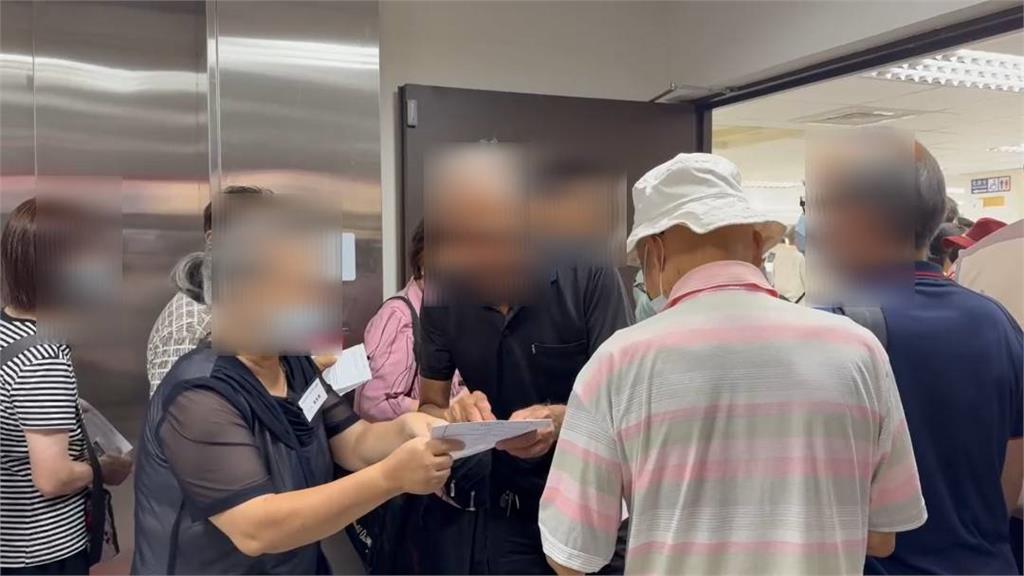 快新聞/國民黨主席開戰!羅智強投票現場爆衝突 阿伯怒罵選務人員