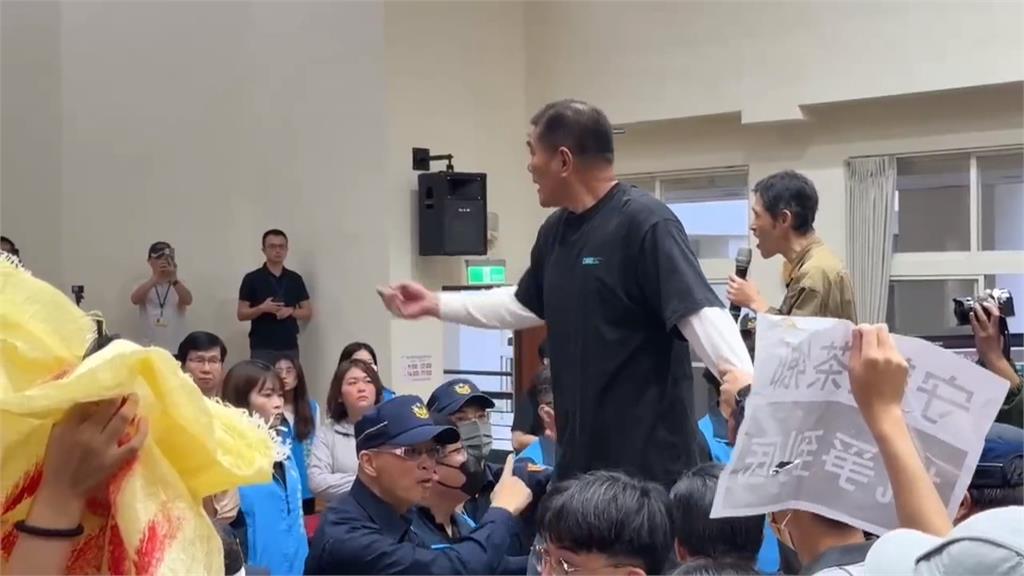 再撒茶葉抗議! 南投焚化爐環評「設攔截網」仍擋不住怒火