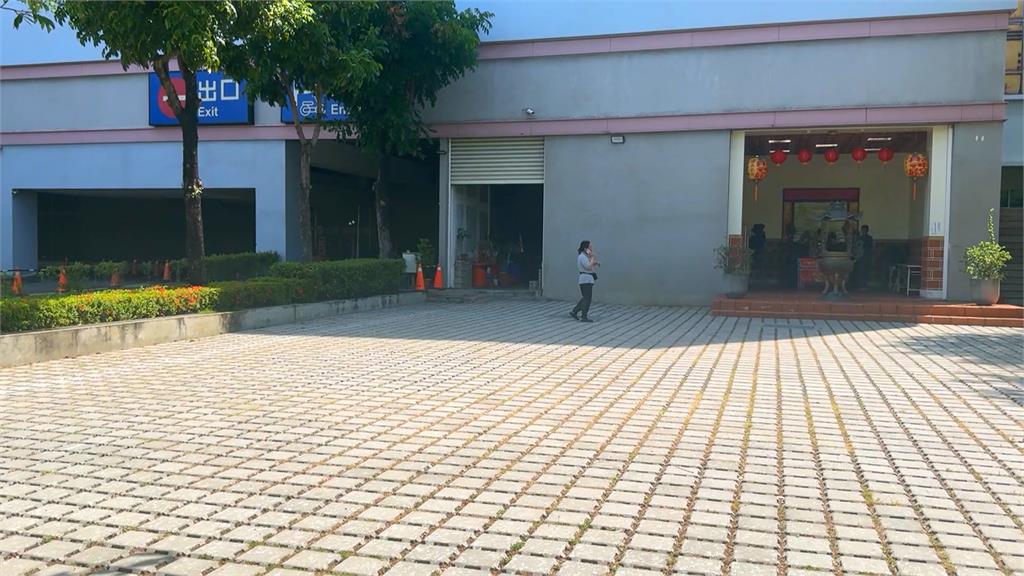 祈求櫃位興隆來找「祂」! 草衙百貨旁財神廟爆紅