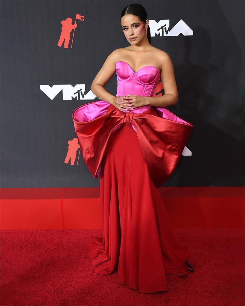 VMA紅毯女星爭豔比性感！梅根福克斯「透視裝」火辣尺度破表