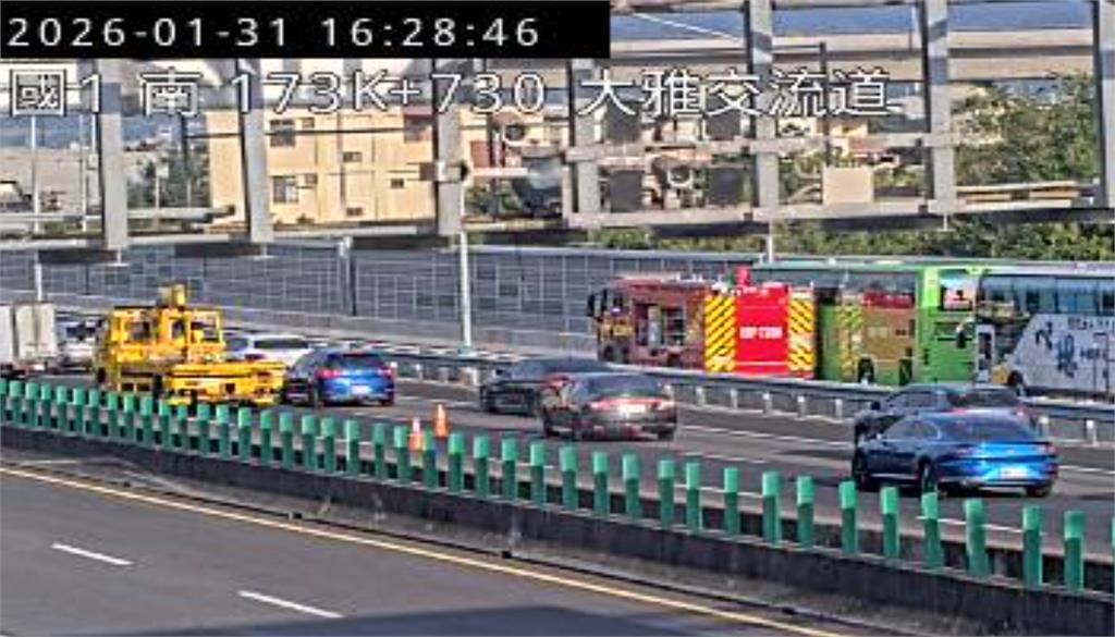 最新/國1大雅交流道5車連撞!車流回堵1公里