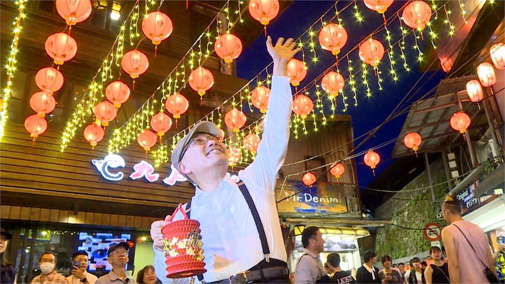 九份紅燈籠閃耀山城夜景　霹靂布袋戲「素還真」登台亮相