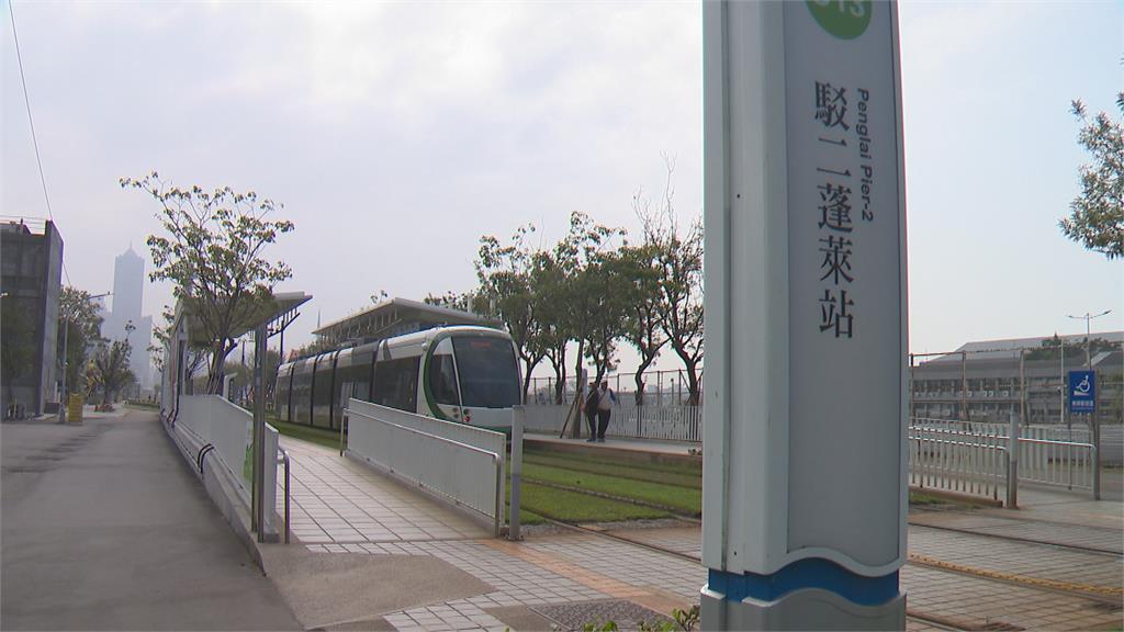 故障?高雄輕軌靠站後卻停擺 竟是司機員「這原因」睡著了