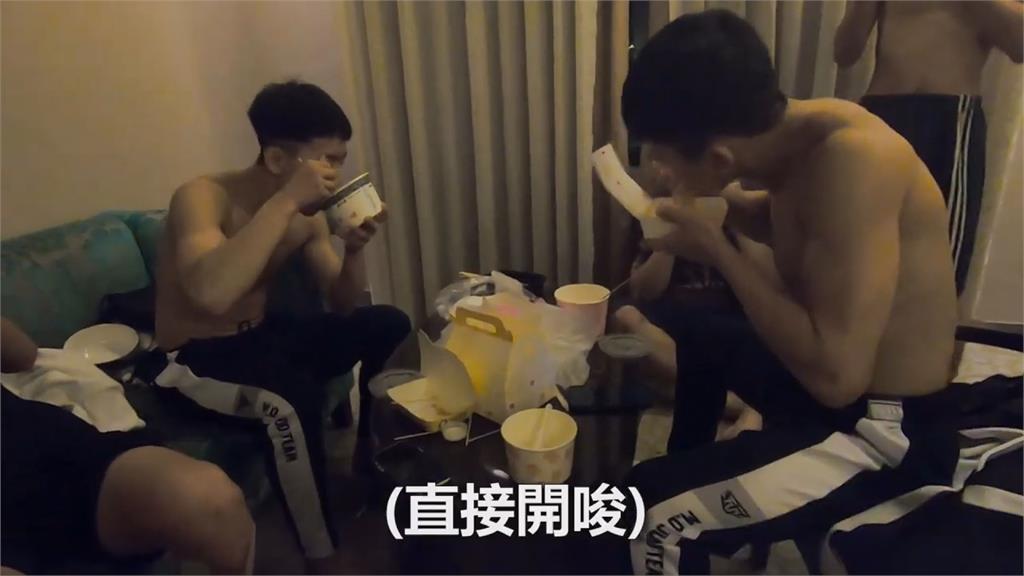 辣到全身抽動!高中生挑戰大王麻辣乾麵 「秒奔浴室」懷疑人生