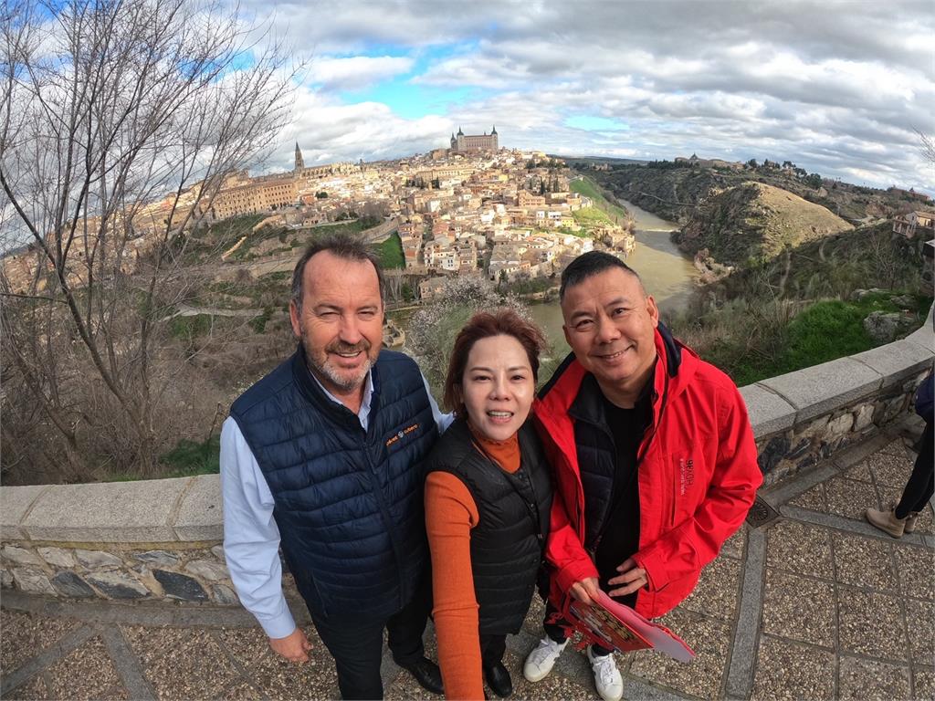 錦雯飛西班牙散心充電　揭老公「搭飛機上班」真實面：比想像更辛苦