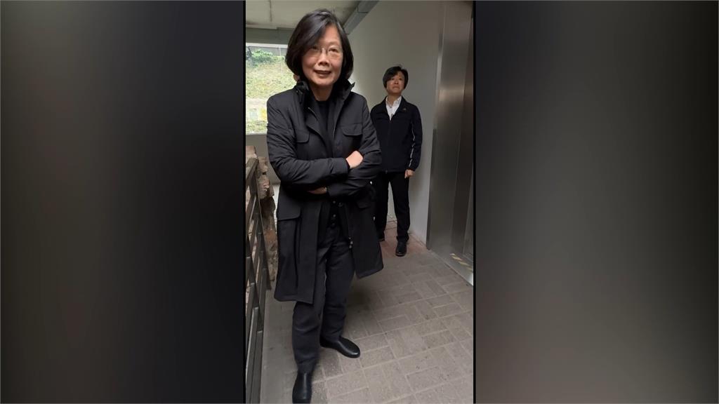 蔡英文總統卸任後將首度訪英 「被法國遊客認出」驚喜合照
