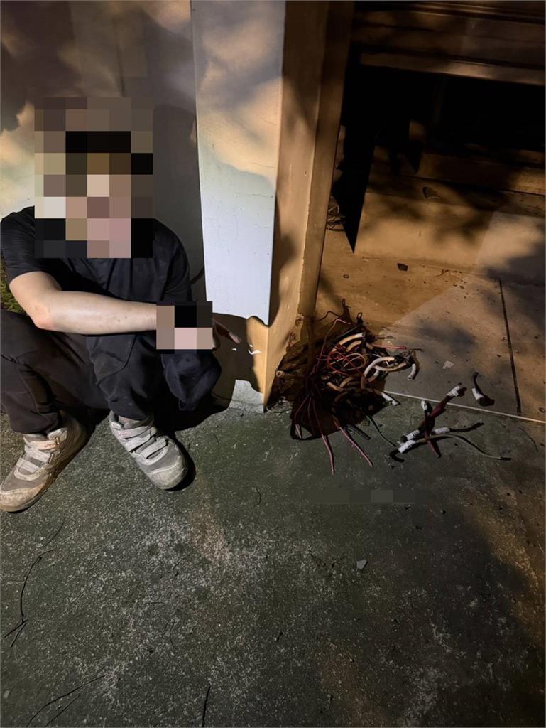 電纜竊嫌躲進校園! 警當場抓現行犯上演百米障礙賽