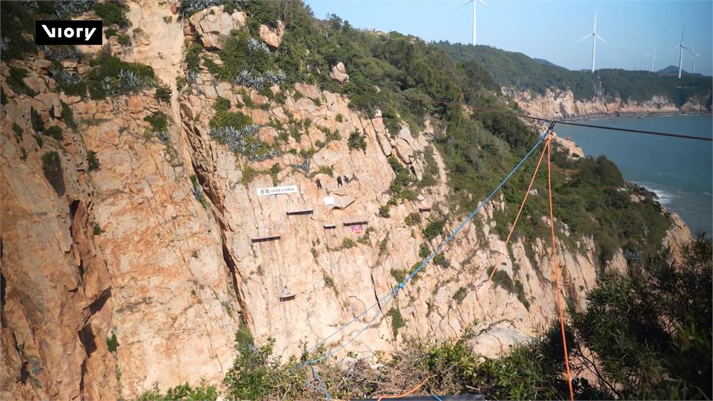 懼高症別看!中國福建開「懸崖咖啡廳」引話題