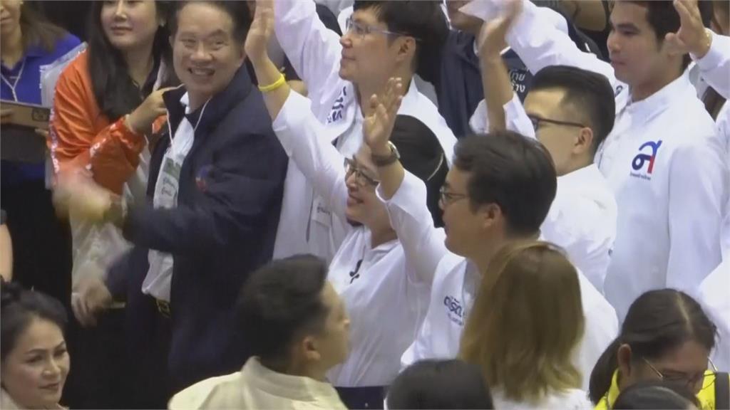 泰國眾議員參選人登記首日 總理帕拉育現身造勢