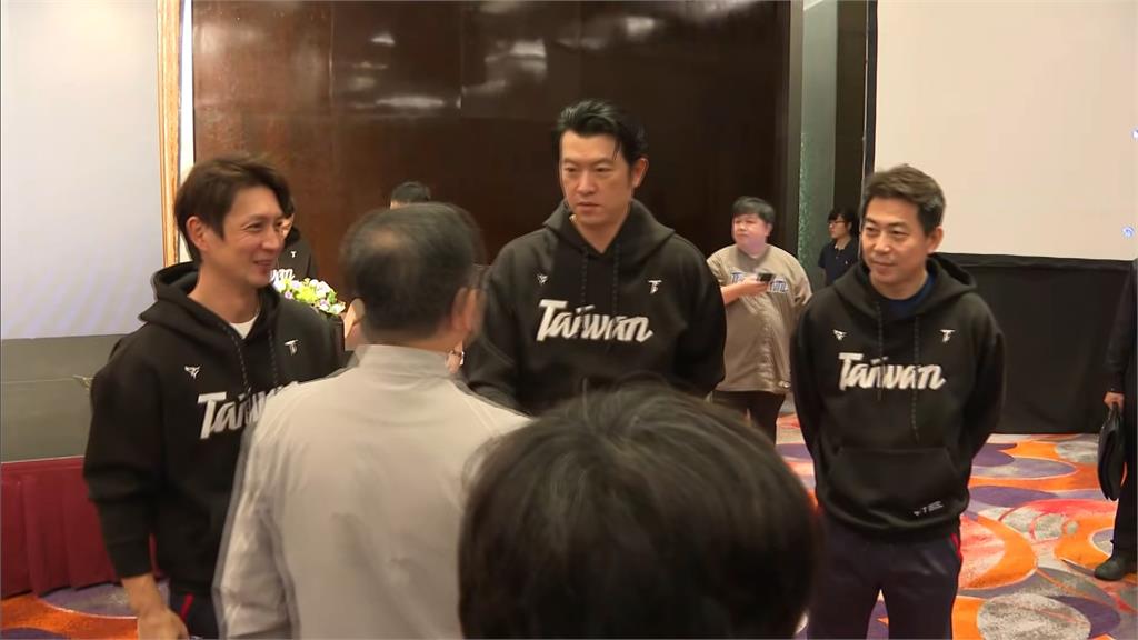 卓榮泰宴請台灣英雄　中職辦派對慶祝「3雄」生日