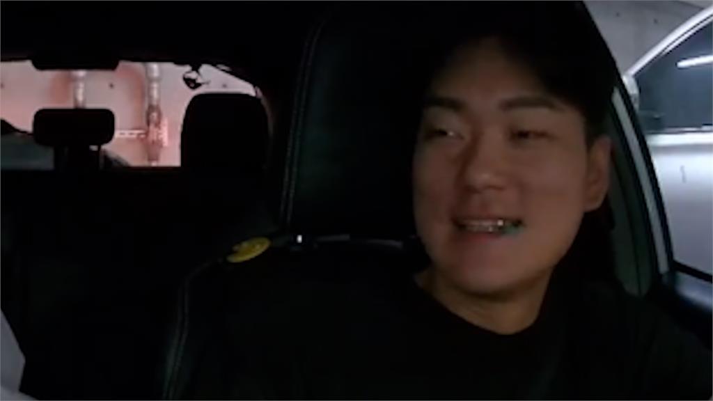 被愛妻嗆停車太久!男頂嘴慘遭「草泥馬攻擊」 一個回應網笑:是真愛