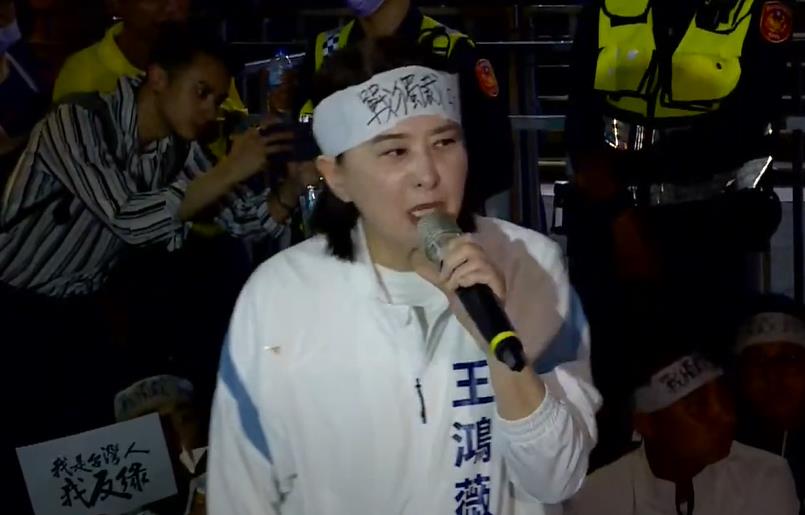 朱立倫帶頭違法抗議、王鴻薇爆哭「太抓馬」!她爆「罷藍連署量狂增」交超厚一疊