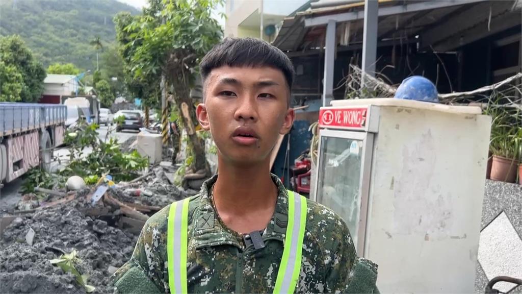 賴總統授權國軍進民宅清運　官兵救災「兩班制24小時不停歇」