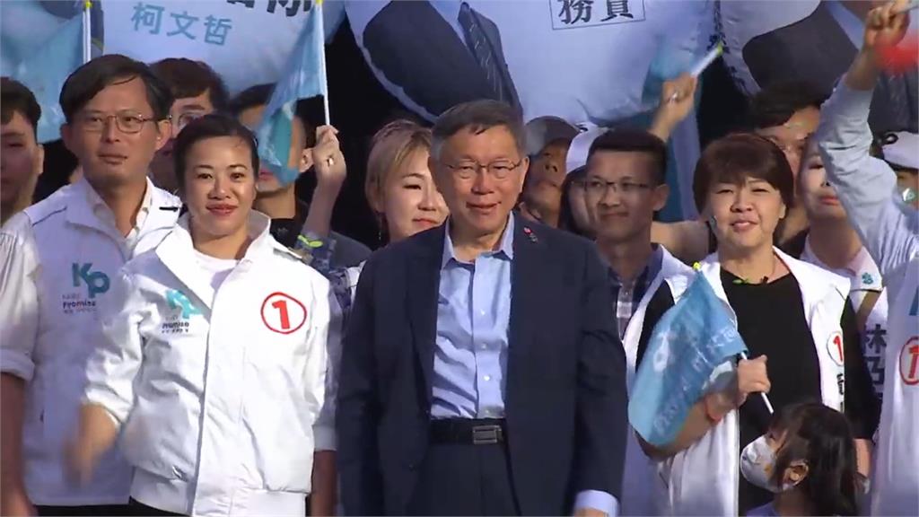 挑戰禁令？柯夜市拜票巧遇顏寬恒　夫妻分進合擊！陳佩琪化身母雞為李有宜站台