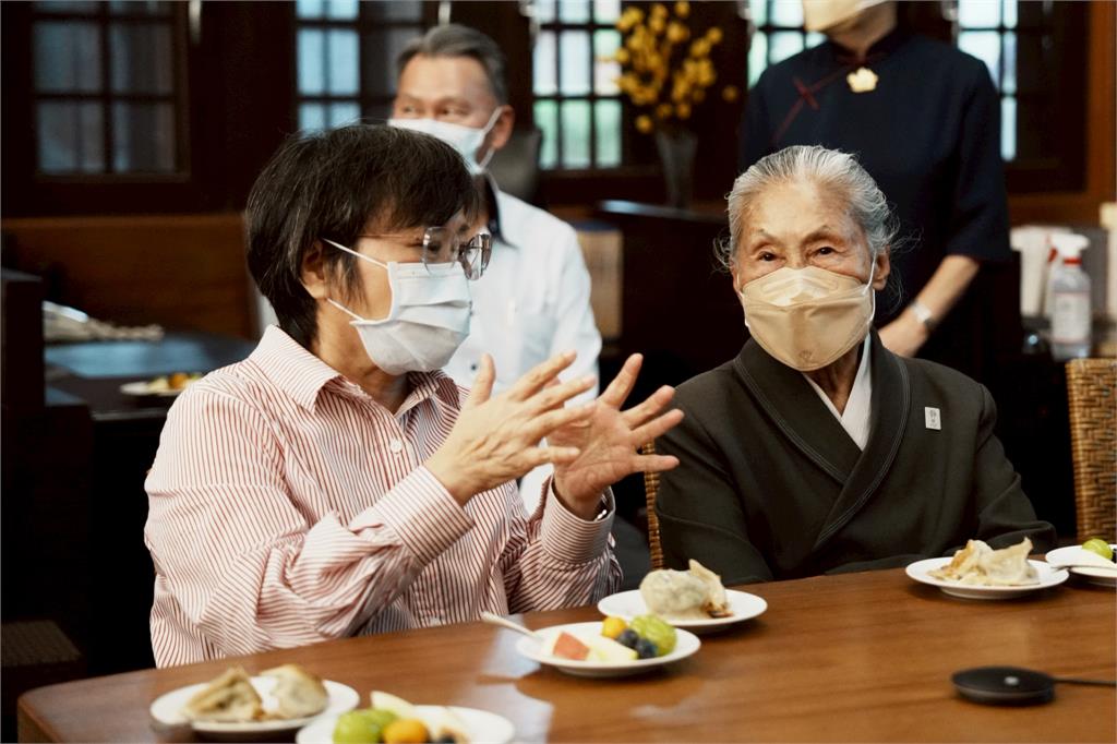 快新聞/「藍天白雲慈濟人」救災從不缺席!劉世芳拜會證嚴法師誠摯道謝