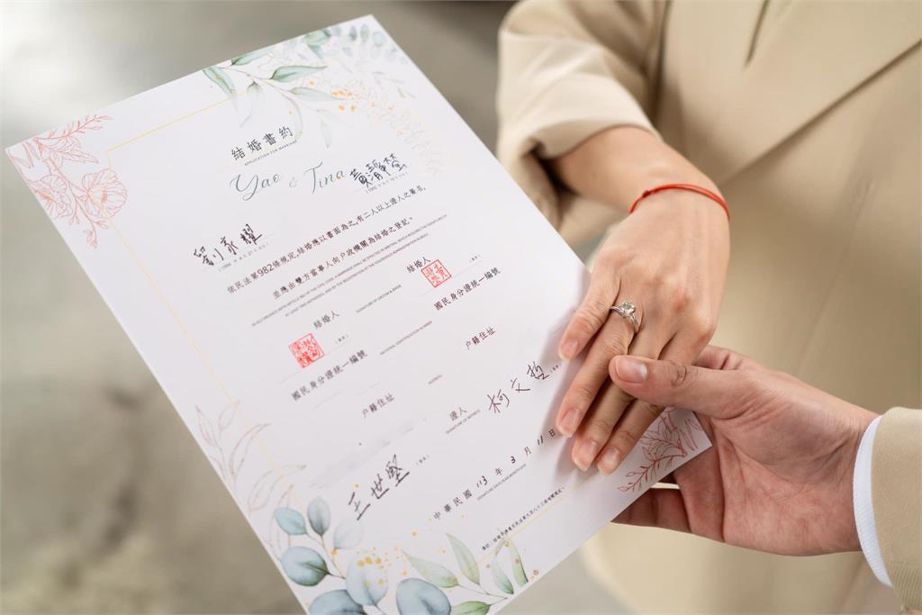 快新聞／「學姐」黃瀞瑩登記結婚了　找來柯文哲、王世堅當證人