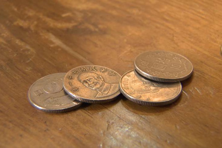 不爽印尼女看護偷3萬剩467枚硬幣 雇主這原因求償20萬!法院這麼判