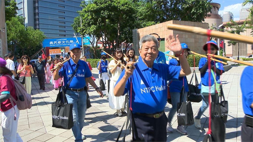 新北義民祭熱鬧登場　侯友宜率近4千人「挑擔踩街」