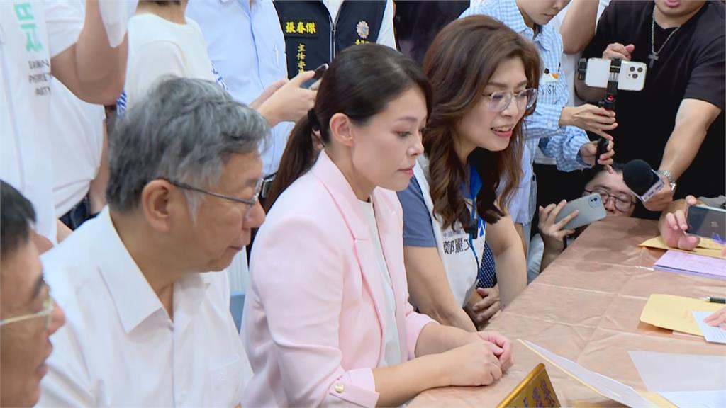快新聞／高虹安尷尬了！登記選竹市長「遭問竹北藍白合」　急喊1句下場曝