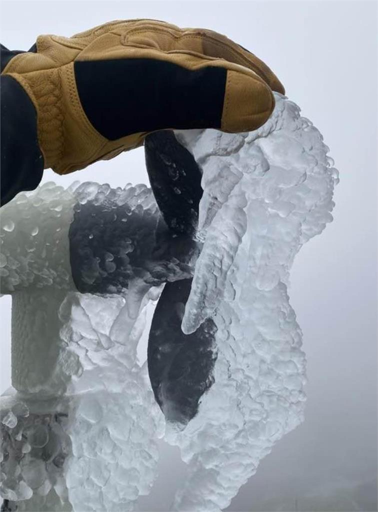 玉山-2.8˚C「一夜凍雨」冰封如仙境!鄭明典列「3情況」:很危險