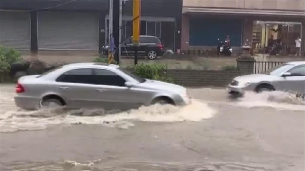午後雷雨狂炸 竹山交流道一度水深及膝