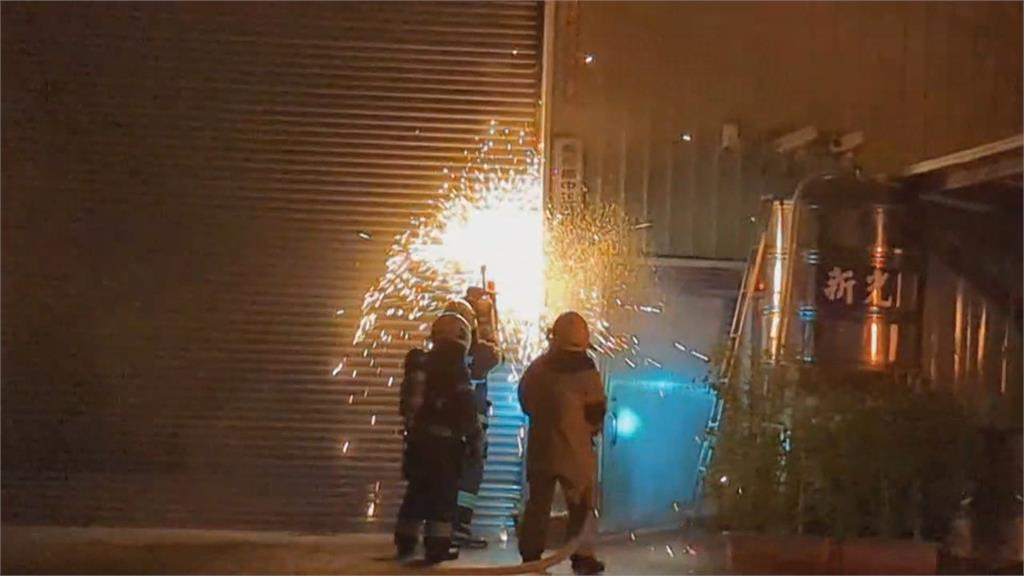 台南、高雄工廠深夜火警 廠房全面燃燒 幸兩起皆無人傷亡