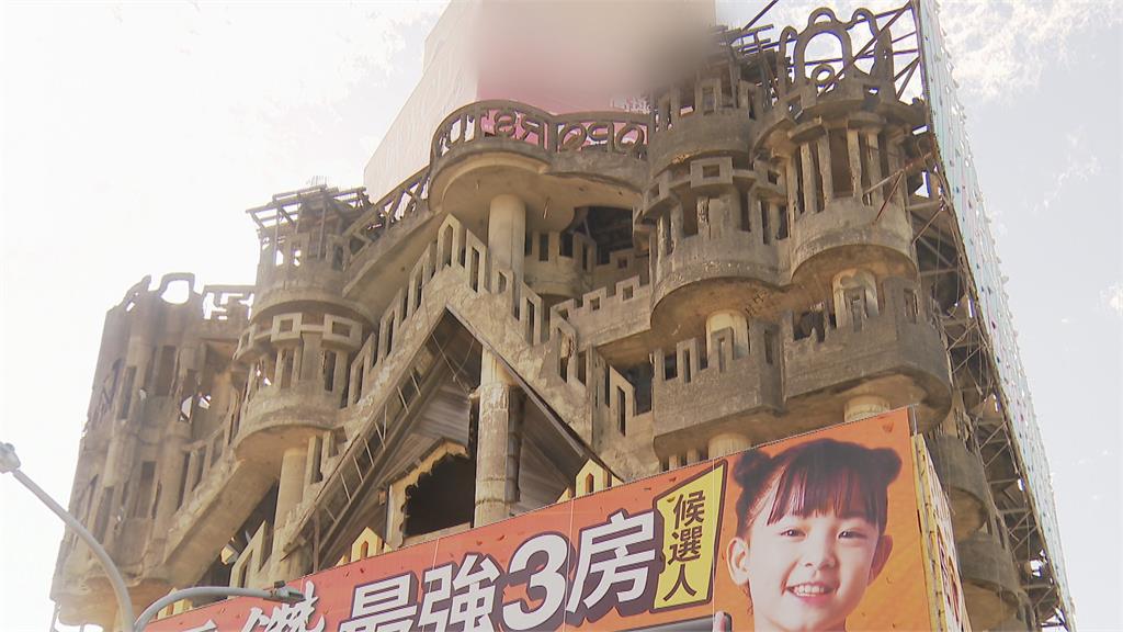 花了上億元33年還蓋不好? 「龍潭怪怪屋」最近又長高