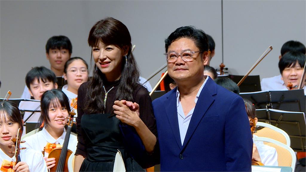 陳明真攜手音樂人老公季忠平音樂會彩排 錄音室逼哭很多人