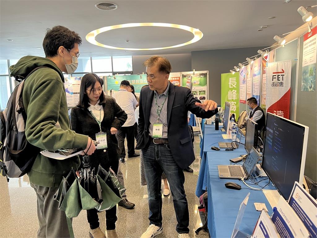 【淡江傳真】亞太大學智慧校園研討會 「首座校園搬上雲端」淡江受矚