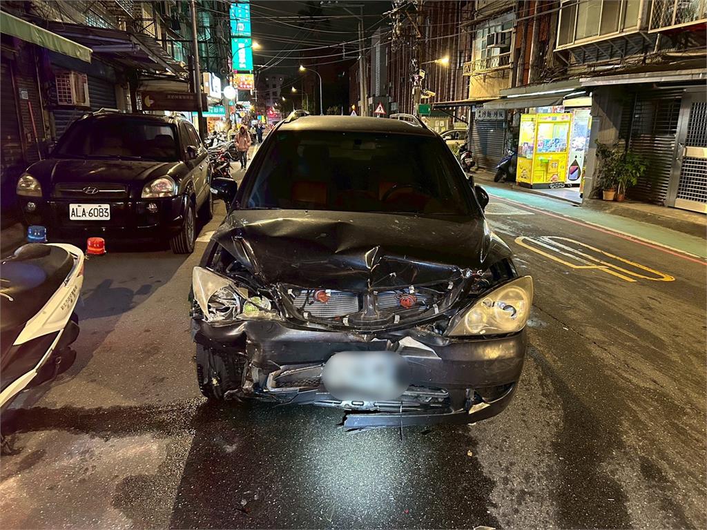 新北男「毒駕」恍惚狂撞波及多車! 肇事駕駛還想落跑被攔