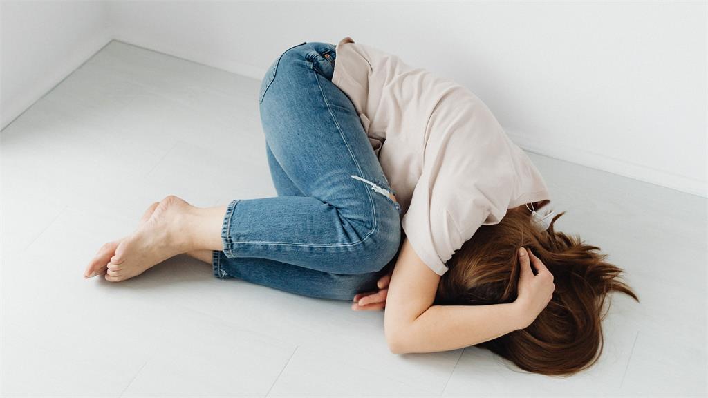 「月經憋一下」！連署平台離奇提案倡議廢生理假　網全看傻：義務教育失敗