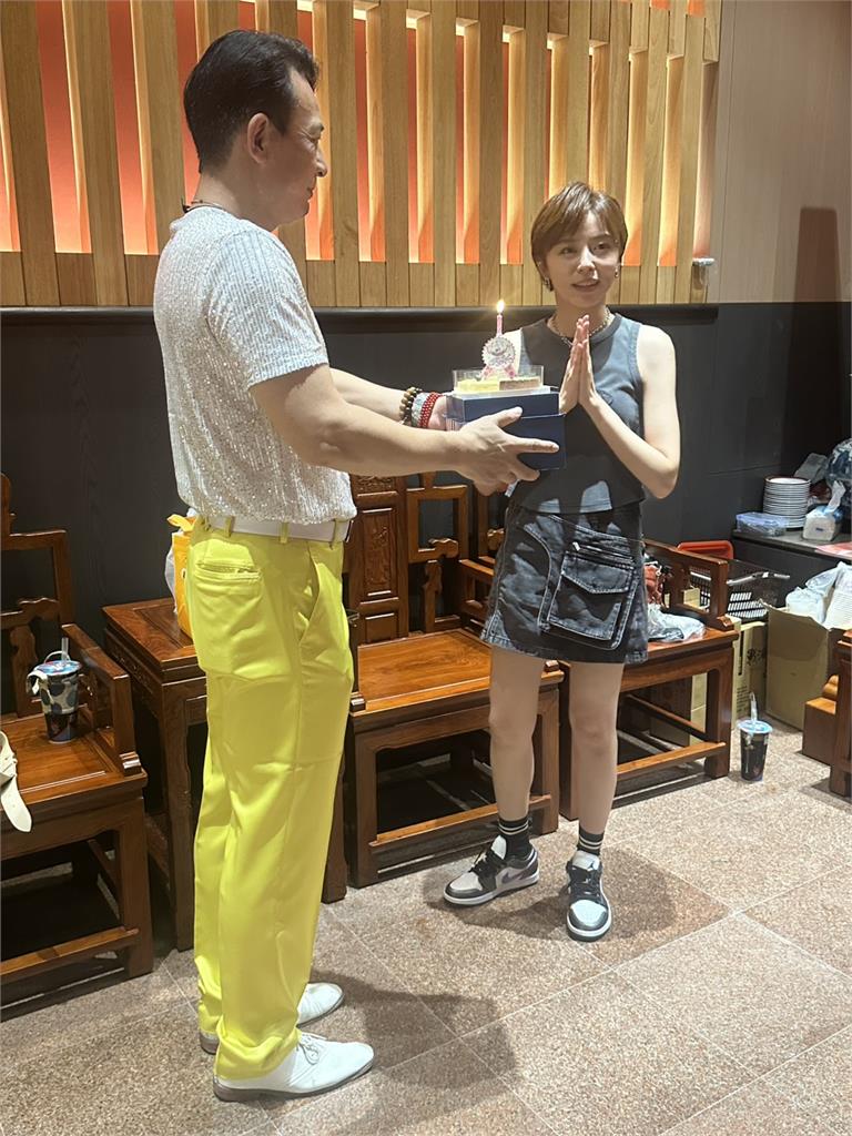 宮廟正妹「現身大庄媽進香活動」本尊竟是王瞳!「突被包圍慶生」願望全說了