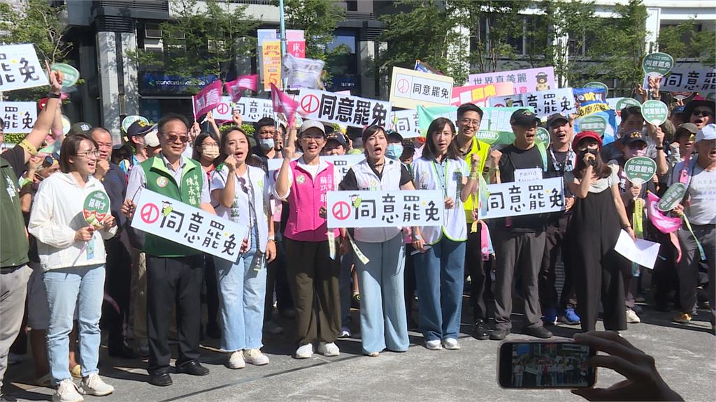 選前黃金週末!羅明才拚反罷 「拔羅波」新店遊行壯聲勢