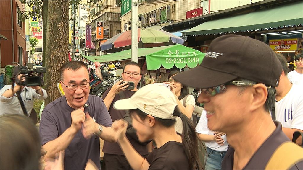 選戰倒數49天! 蘇巧慧、李四川市場掃街拚人氣