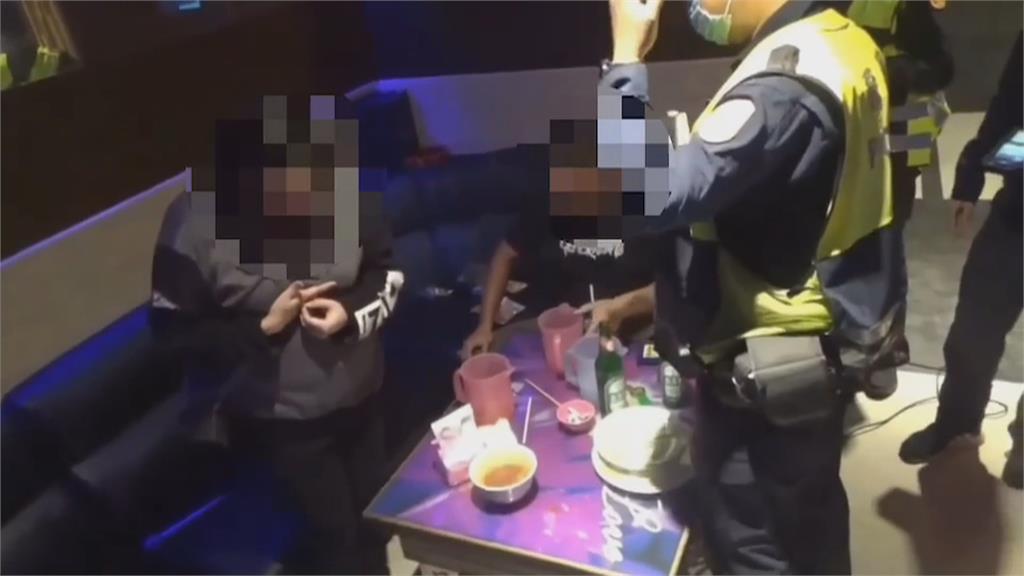 警方餐廳包廂臨檢 男子嗆聲員警阻撓 只為掩護女友通緝犯趁隙逃脫