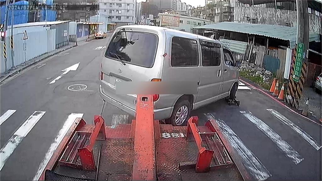 廂型車遭拖吊「沿路S型甩尾」 車主蒐證畫面曝光