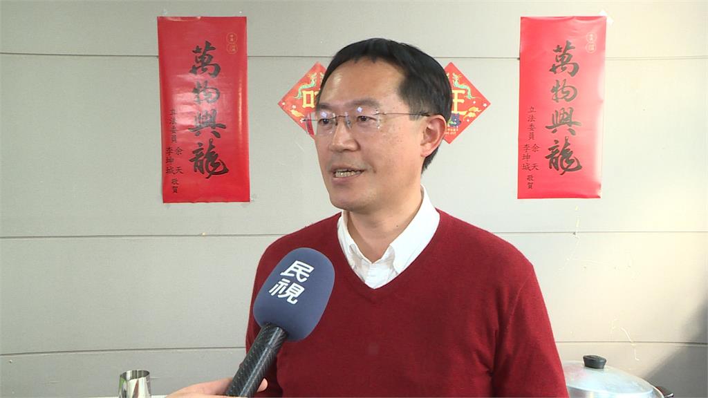 喜氣洋洋!陳乃瑜帶兒女DIY麵線 李坤城展廚藝做「五彩發糕」