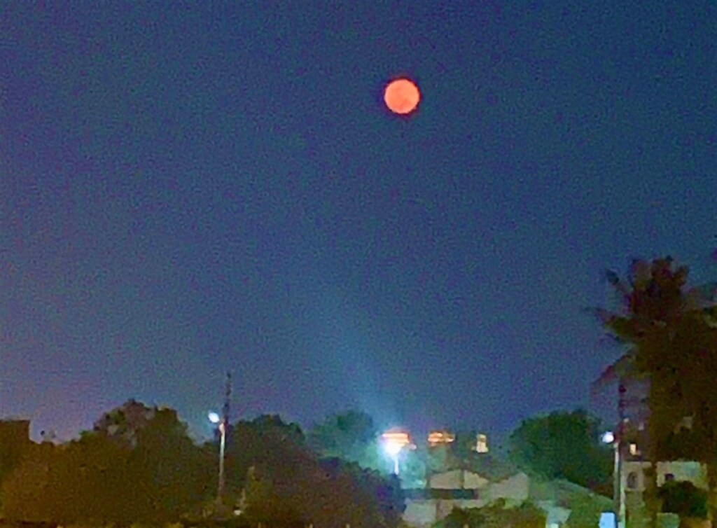 台東出現紅色月亮　原來是美麗錯誤