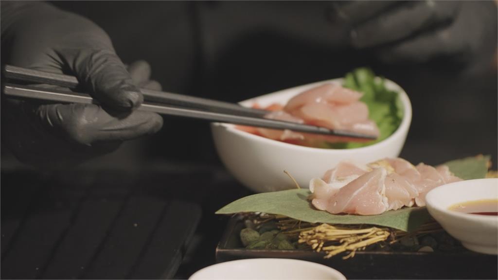 決策者(影)/誰說雞不能當生魚片!他拋下高薪拿起菜刀 用一隻雞顛覆你的想像