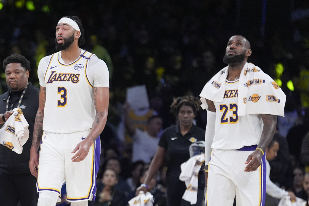 NBA(影)/好萊塢名人.球星進場力挺湖人 詹皇連兩場大三元勝暴龍