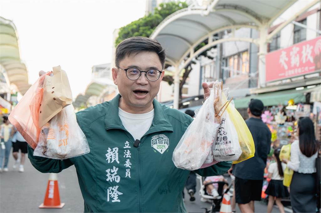 民眾黨走讀遊行驚見「五星旗男」!綠委警告:別讓活動成「統戰宣傳」
