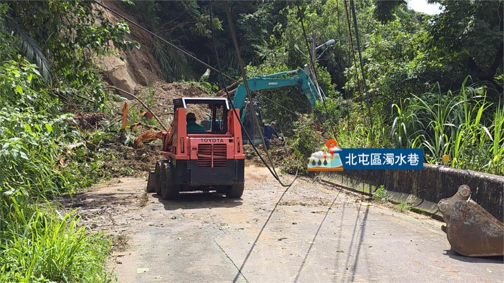 暴雨襲山區！台中大坑土石崩塌　潭子龍興巷土石阻交通