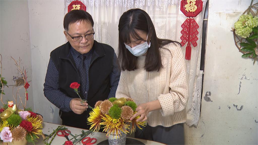 同樣花材更改樣式　簡單變出「花好月圓」盆花