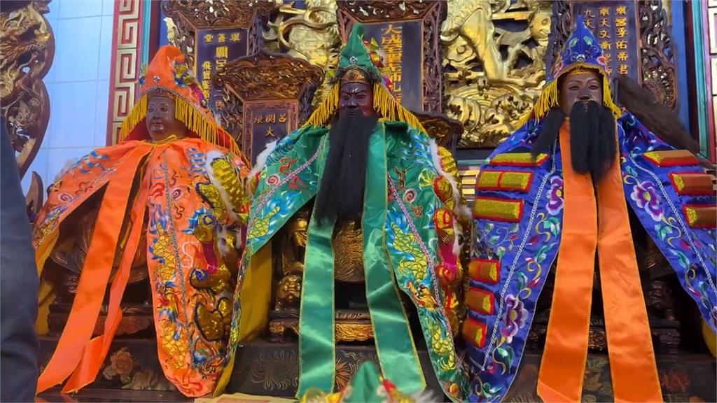 送神日除舊布新　苗栗玉清宮神明「換新衣、新冠冕」