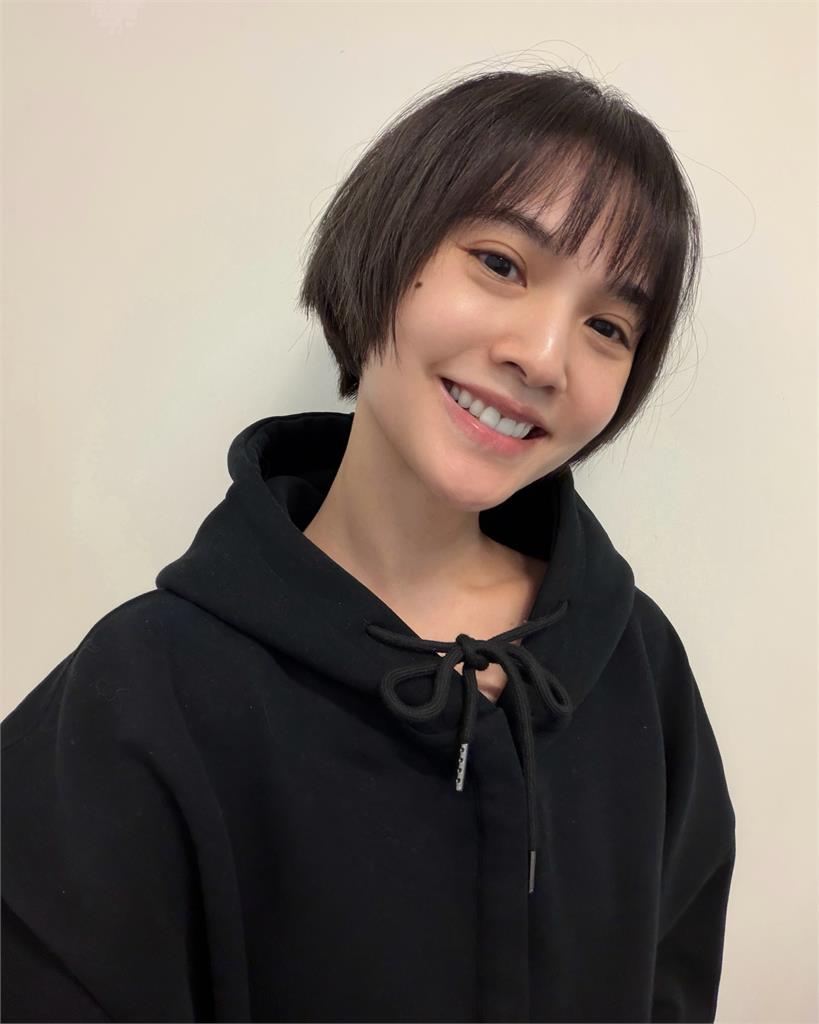 楊丞琳「真面目暗黑進化」整頭暴改！才喊「有天離開演藝圈」網驚：是不是…