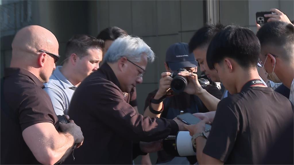 黃仁勳提前空降台灣!抵台第一件事不是吃美食 衝去「養龍蝦」