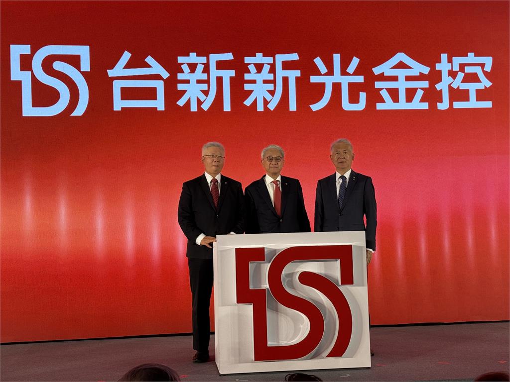 台新新光金控首場合併後服務楷模表揚登場 吳東亮勉勵以3S精神打造金融服務新標竿